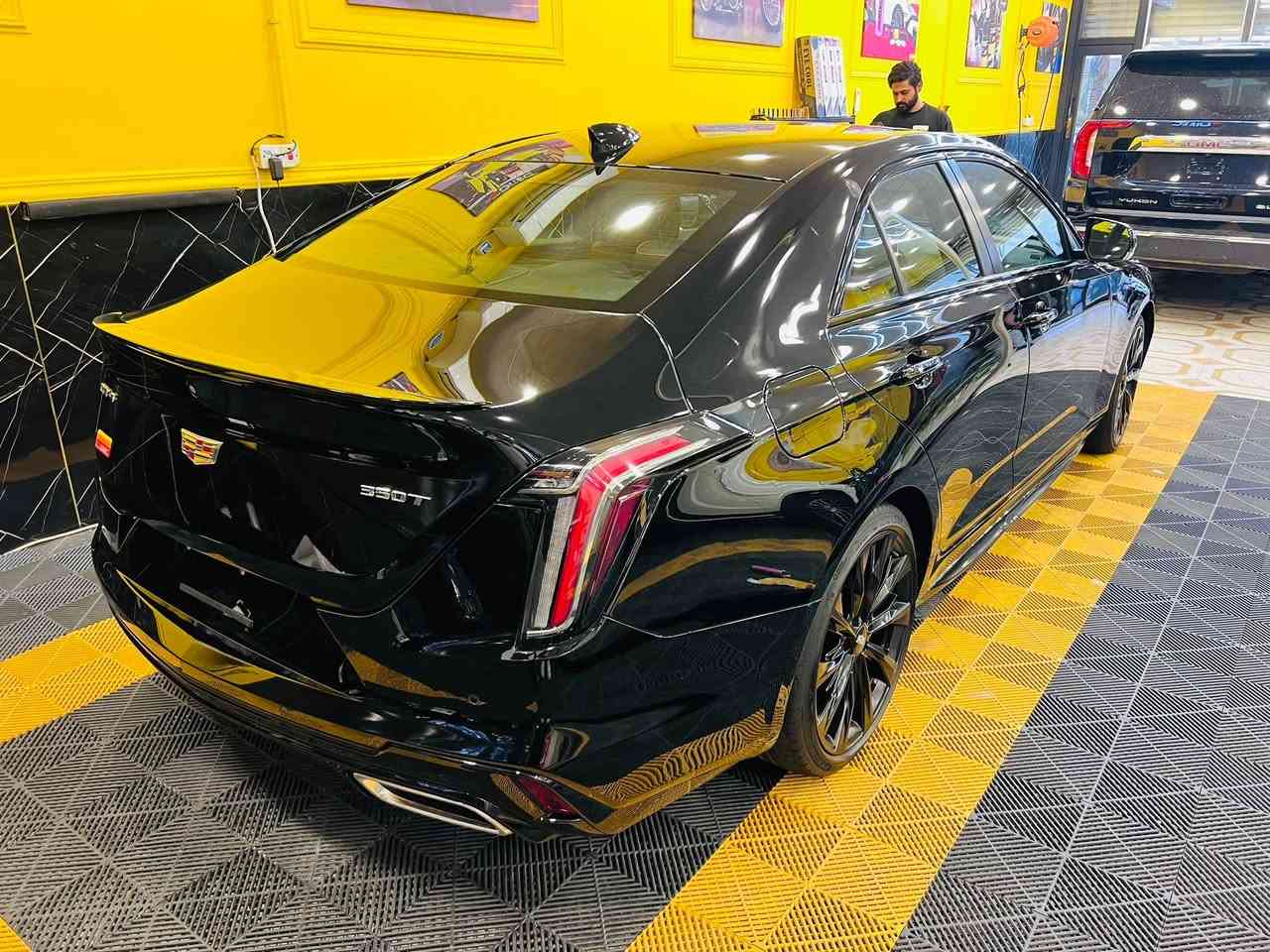 كاديلاك ct 4  2023 
فول مواصفات 
حادثه جاملغ امامي بدون دواخل راجع بارد PEDR 
بدون صبغ فقط تكحيل بصيط 
مرقمه رقم بصره السياره جاهزه مابيه نقص 
بيع او مراوس السعر 193
للتواصل ***********
