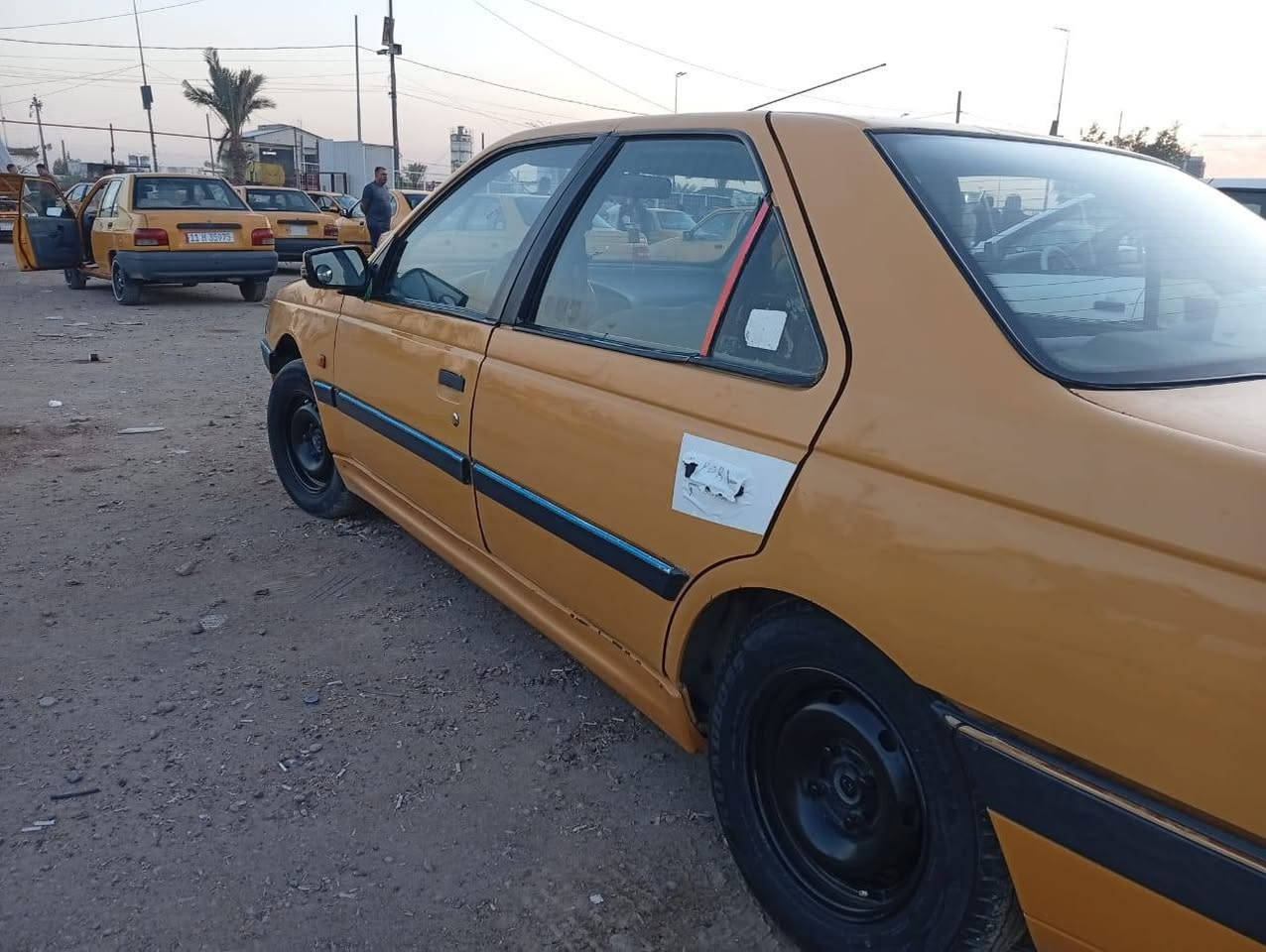 سلام عليكم { بيجو جيل اكس 12 ] سياره جاهزه كير مكينة جدد
تخم تاير جديد حداديه امامي خلفي جديده
 سنتر لوك سياره بسمي تحويل ثاني يوم 
[عليها غرمات ٥٠٠]
[عليها هيئه  ٥٠٠]
تريد تستلم صافي 
تريد ينزلن من سعر السياره 
مكاني بغداد المدينة ام الكبر السعر 30
هاتف ***********
