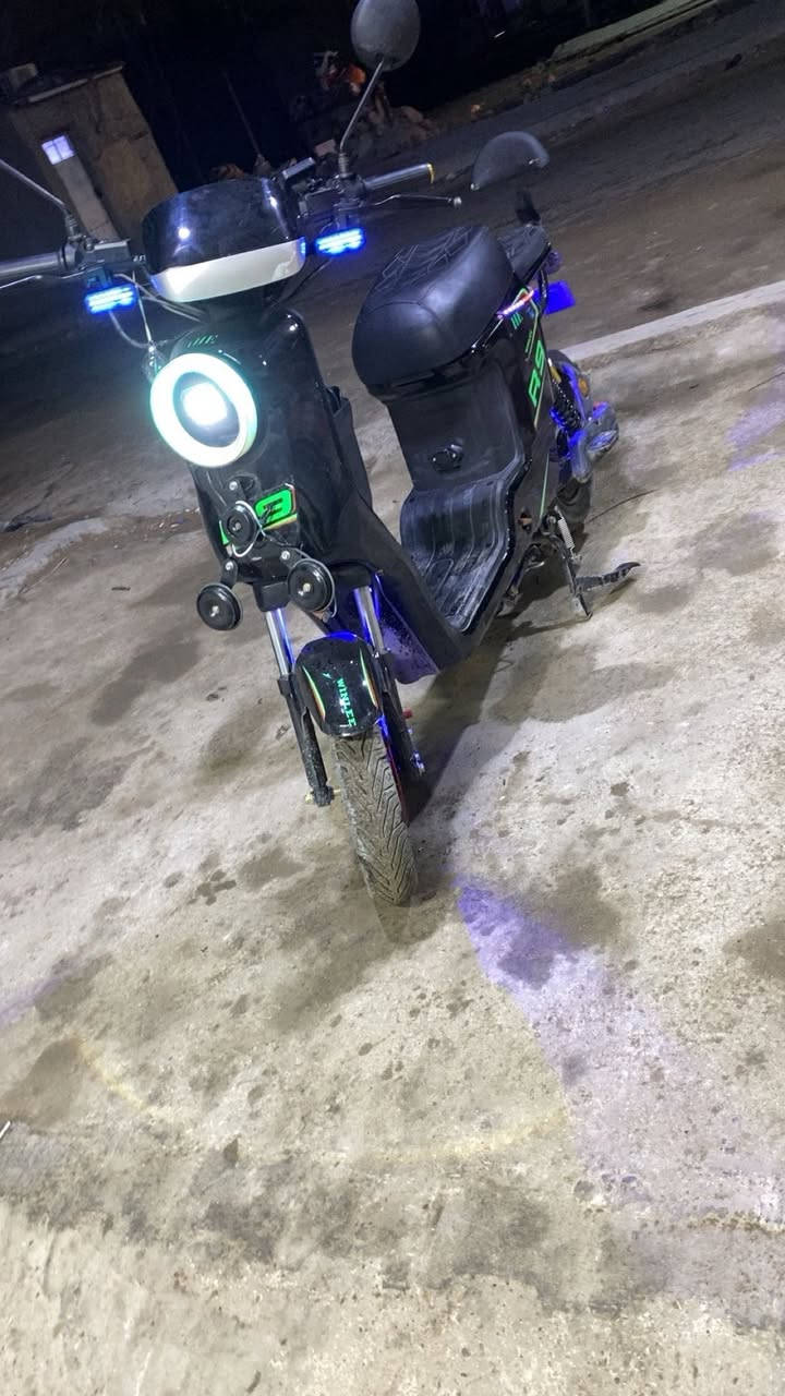 السلام عليكم
دراجه ار9

دراجه تمشي 109 

دراجه بعد جديده ما صارلي سبوع من مشتريه 

اربع نمر 

ترجع وره 

خمس بطاريات 🔋

بصمه 

سويج 

كارتين

دراجه سعر 500وبيه مجال للطيبين


**إذا كنت صاحب هذا الإعلان وتريد حذفه لأي سبب، رجاءا أرسل رسالة إلى الدعم الفني**