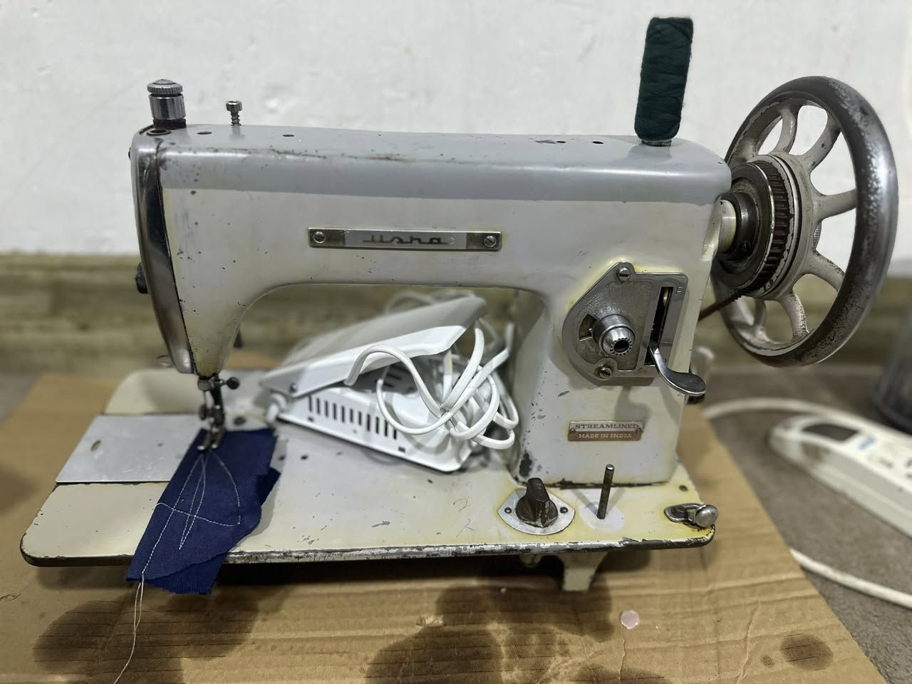 الماكينة هندية وتشتغل نفس ماكينة فراشة
كاملة حديد، وأبيعها بشرط وزمان التشغيل، بدون أي عيب
السعر 50 ألف مع التوصيل


**إذا كنت صاحب هذا الإعلان وتريد حذفه لأي سبب، رجاءا أرسل رسالة إلى الدعم الفني**