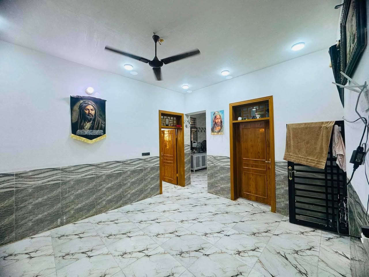 🏠بيت للبيع بيت طابو صرف سند حر 🏡

📐 100م مربع – نجف / مجمع بيتي الثاني 

⬇️مقابل مجمع السلطان قريب عله السلطان 

🏠 غرفة، صالة، استقبال، مطبخ

🚿 صحيات (2) + مكشوفة

⚡ جميع الخدمات متوفرة

💰 السعر مناسب : خاص 

🏠طابوك جمهوري 

📜صب كونكريت 
 لاستفسار ***********
***********
(المعرفت السعر   خاص او واتساب )
