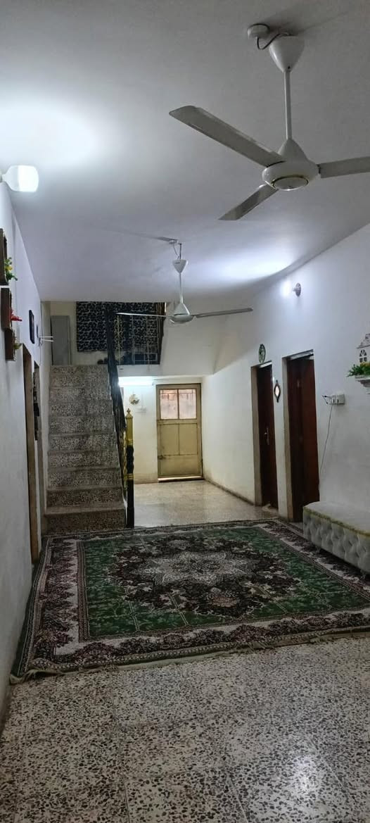 .                     ⚜️دار للبيع ⚜️

🔰المكان / قرب مستشفى الولادة 

🔰المساحة / ٥٨٠ م

🟢الواجهة / ١٧ م

🔰النزال / ٣٤ م

🔺زنجيل على شارعين 🔺

🔰الشارع / ١٢ م

🚩من الخلف / على الكورنيش🚩 

🔰بناء نضيف سنه /٢٠٠٧

✅محسوب قطعه أرض 

🟣السعر / ١  مليون للمتر 💰

هـ / *********** ☎️

للأستفسار- الخالد للعقار - الرمادي -شارع المحكمة العام
