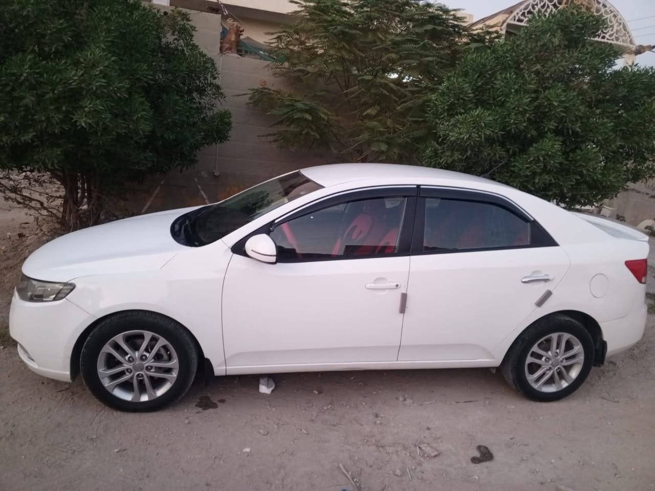 سياره سيراتو للبيع 2011
السعر 85 سياره نضيفه حتى دواخلها 
‏‪***********‬‏
