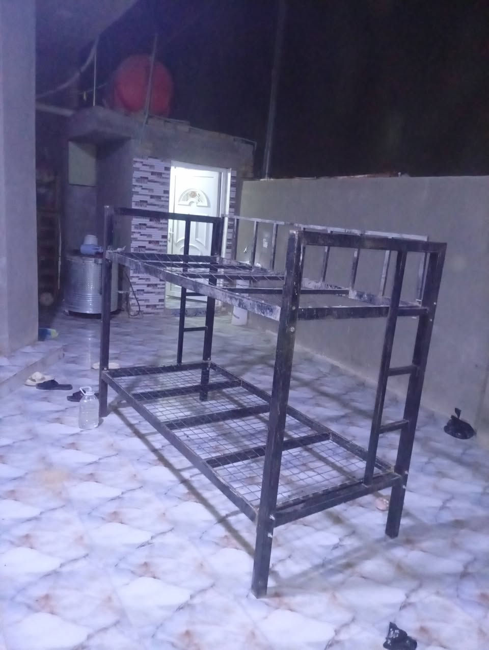 جربايه طابقين نضيفه سعر 125
كوت سفحه مقابيل شارع شيرازي ***********
