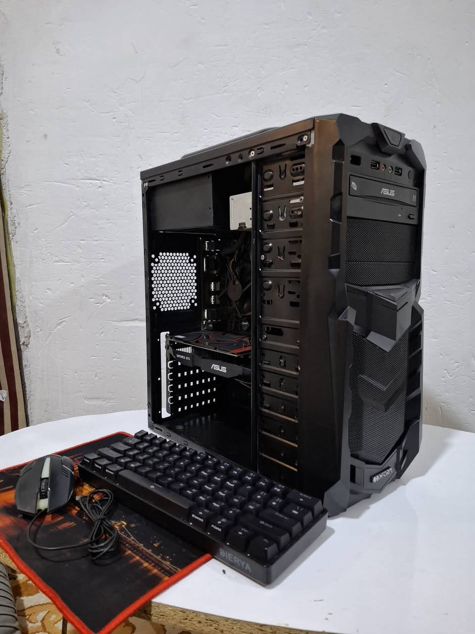 تجميعة كيمنك للبيع
CPU: CORE i5-6600

GPU:ASUS GTX 1050 TI 4GB 

RAM: 16 GB DDR4

M.B:ASUS H110M-K

HDD:500GB 

SSD (sata) :128GB

P.S: 500W
كيبورد كيمنك ماركة DIERYA ميكانيكي 

***********
