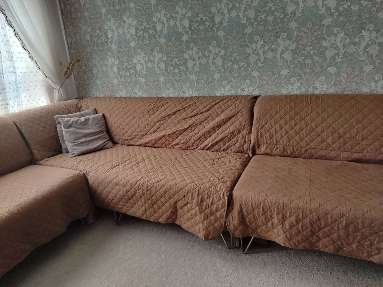 السلام عليكم
مفرش تخم للبيع ١٠ مقاعد وتربروف
يرهم للديوان ويرهم للتخم
ماخذي ب٦٠ اريده ب٣٠


**إذا كنت صاحب هذا الإعلان وتريد حذفه لأي سبب، رجاءا أرسل رسالة إلى الدعم الفني**