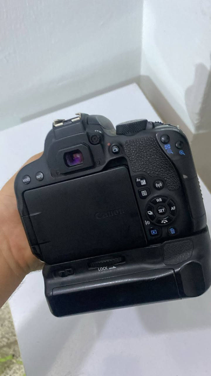 كانون D800 للبيع مع عدسه ٨٥ملم رنك ذهبي
فتحه 1.8وكرب وثلاث بطاريات
 بغداد
***********
