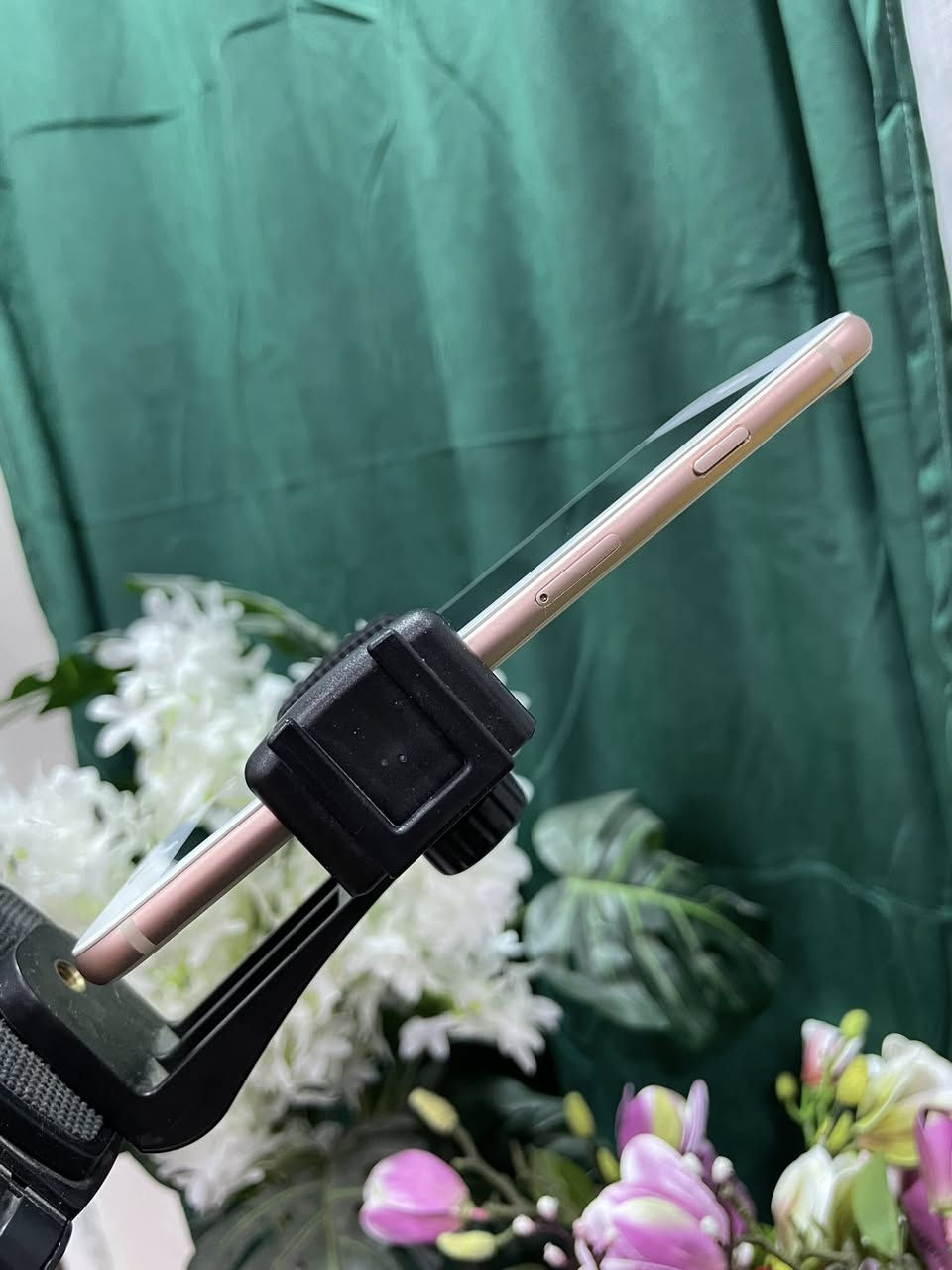 جهاز ايفون 8 بلاص لون كريمي نموذج M\LLA امريكي ذاكره 64 كيكه بطاريه 100 مبدل فقط بطاريه الباقي بلادي شاشه بلادي بصمه شغال كامرات يخبل صوت حلو سيم كارت شغال نضيف حيل الجهاز للبيع او مراوسه سعر 125 الف بي مجال شراي اتصل ***********
