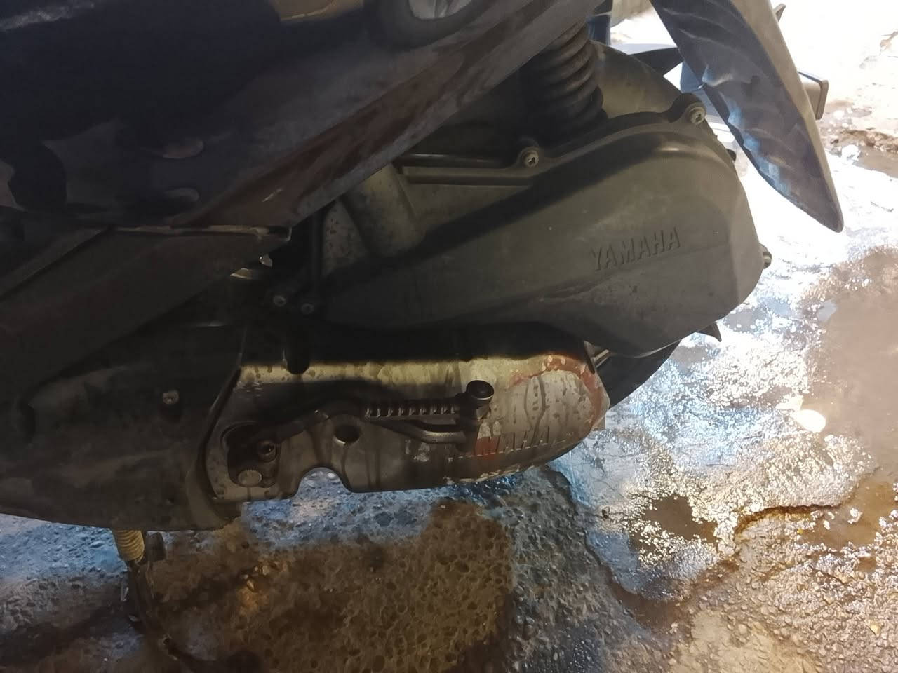 دراجه لكزس مقفوله كفاله عامه لون اسود ماكينه مقفوله كهربائيات شغاله سلفندر اوراقه الرقم فريق ***********
