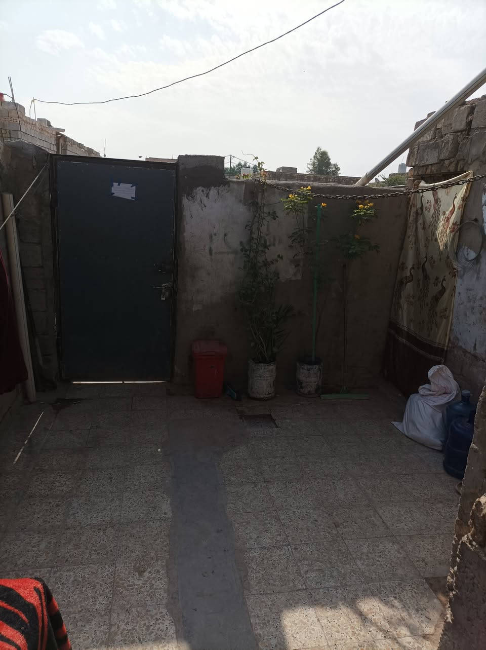 #بيت #مساحة #100 #متر #واجهية 5 ومشمول الطابو 
#ونزالة 20 غرفة وصالة ومكشوفة وحمام داخل الصالة ومطبخ وحوش وستقبال وحمام وتواليت. موقع  شارع مطار القديم خلف #اسواق الامير سعر/13  وهذا رقم ابو البيت ***********
