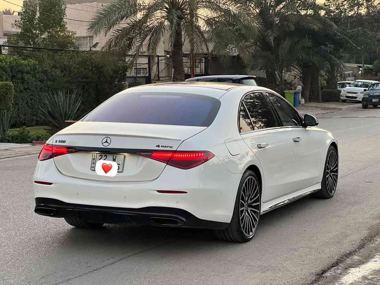 سلام عليكم اخوان
مرسيدس S500 موديل 2023 رقم اربيل باسمي 
صبغ جاملغ خلفي فقط بدون دواخل بدون ايرباك 

 ⋘مواصفات السيارة⋙
—   سماعت رأس لاسلكية عدد 2
__داخل جلد احمر 
—  كاميرا 360 درجة
—  شاشة عرض ثلاثية الأبعاد للسائق
—  عجلات AMG خفيفة الوزن متعددة الأضلاع 53.3 سم (21 بوصة)
—  ناقل حركة 9G-TRONIC
—  إضاءة محيطة نشطة
—  مساعد المسافة النشط ديسترونيك
—  مساعد الحفاظ على المسار النشط
—  مساعد الركن النشط مع باركترونيك
—  مساعد التوجيه النشط
—  مساعد الإضاءة العالية التكيفية المعزز
—  الاتصال المتقدم المعزز
—  حزمة جودة الهواء
—  حزمة AIRMATIC
—  إضاءة محيطية
—  تصميم هيكل AMG
—  سجادات أرضية AMG
— طراز  AMG
—  أندرويد أوتو
—  نظام إنذار ضد السرقة
—  أبل كار بلاي
—  معرف المستخدم الحيوي (بصمة الإصبع)
—  نظام فرامل مع أقراص فرامل أكبر
—  نظام الصوت المحيطي ثلاثي الأبعاد بورمستر
—  وسادة هوائية مركزية
—  كونسول وسط بتشطيب بلوري أسود
—  مقاعد أمامية وخلفية مكيفة
—  مساند رأس أمامية مريحة
—  وحدة اتصال (5G) لاستخدام مرسيدس مي كونكت
—  إضاءة أمامية رقمية مع وظيفة الإسقاط
—  راديو رقمي
—  ستارة شمسية مزدوجة
—  مقعد السائق قابل للتعديل كهربائياً مع وظيفة الذاكرة
—  حزمة مساعدة السائق
—  ستارة شمسية كهربائية للنافذة الخلفية
—  مقاعد خلفية قابلة للتعديل كهربائياً بما في ذلك وظيفة الذاكرة
—  لوح MBUX خلفي
—  ذاكرة خلفية
—  حزمة الذاكرة
—  مساعد الركن بالذاكرة
—  نظام الاتصال الطارئ من مرسيدس-بنز
—  مقود متعدد الوظائف من الخشب والجلد
—  شاشة OLED مركزية

السعر 820 ورقة وبي مجال 

للاتصال *********** 

مكان سيارة بغداد
