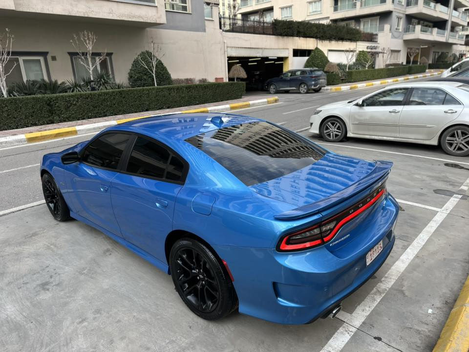 سلام عليكم
دوج جارجر 2023🇺🇸🇺🇸

Last call 🔚

السيارة بيهة صندوق امبدل بلاد بدون صبغ السيارة 

مكان السيارة سليمانية 

محرك V8 5.7

مواصفات 
شاشة جبيرة 
كاميرا 
حساس خلفي 
بصمة ابواب 
تشغيل عن بعد 
كشنات جلد مميز لونه 
كشنات كارباء 
كشنات هيتر 
استيرن هيتر 
سوبر تراك باك 
گيج الكتروني 
لايتات ليد و زينون 
امراية هيتر 
رادار جانبي 
تبريد قطعتين
شفتات استيرن 
سماعات harman kardon
ماشية ٩ ميل فقط 

السيارة كلش جديدة و حلوة بلواقع هم 
كير و مكينة كله مكفول بدون اي عطل 

سعرة ٢٨٨$ بي مجال 

رقمي ***********

السيارة رقم كاتي تترقم شمالي فقط
