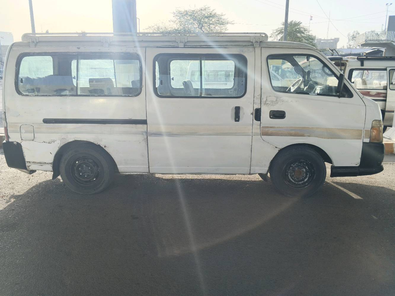 نيسان موديل 7 بابين مكينه ونجي جديده سياره بيه طخات خفيفه عنواني شعب