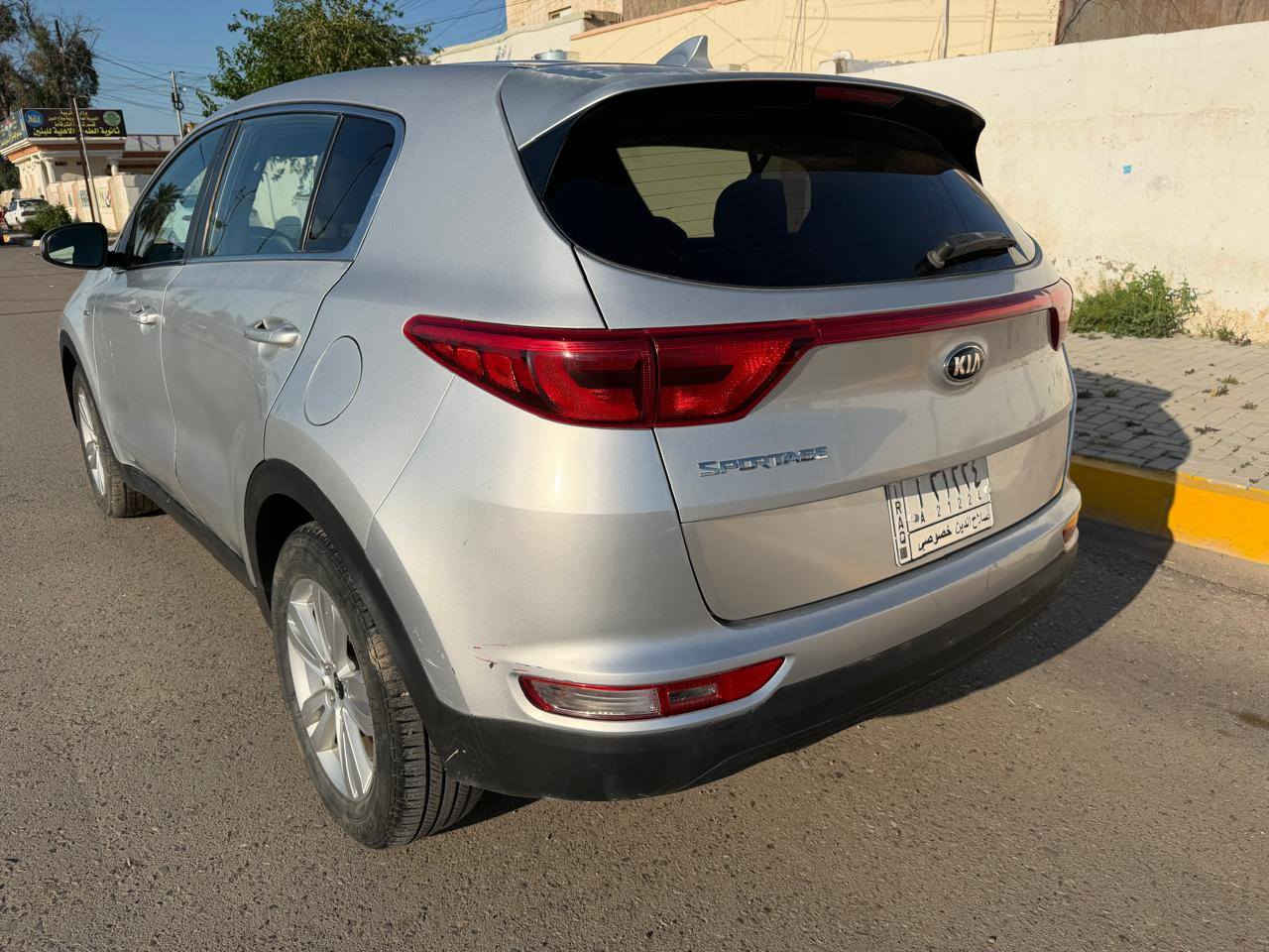 فئة lx ماشية 85 الف ميل
بــ 130 $  وبيها مجال بسيط ///
وممكن ابيع بمقدمة والباقي اقساط حسب المدة 
صور السونار مرفقة مع الصور
صور الحادث الاصلي في هذا الموقع 👇 
https://en.bidfax.info/kia/sportage/2029108-kia-sportage-lx-2018-silver-24l-4-vin-kndpmcac8j7380890.html

للتواصل ***********

