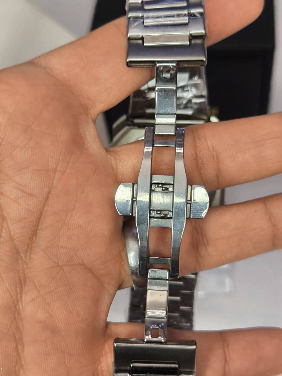 ساعة من ماركة بولغاري BVLGARI
تحفة فنية 
مكينة كوارتز ناعمة 
نظام ستوبوج ( جميع السناتر شغاله)
تيتانيوم بالكامل 
قفل فراشة 
زجاج زفير ضد الخدش مع طبقة مضادة للانعكاس 
ميناء سوداء فخمة مختمه سويس ميد 
ضد الماء والغبار 

ملاحظة متوفر قطعة وحدة فقط
قطعة كلش قويه وحلوة 🔥

السعر :40 الف ع اول 
للحجز والاستفسار يرجى مراسلة الصفحة


**إذا كنت صاحب هذا الإعلان وتريد حذفه لأي سبب، رجاءا أرسل رسالة إلى الدعم الفني**