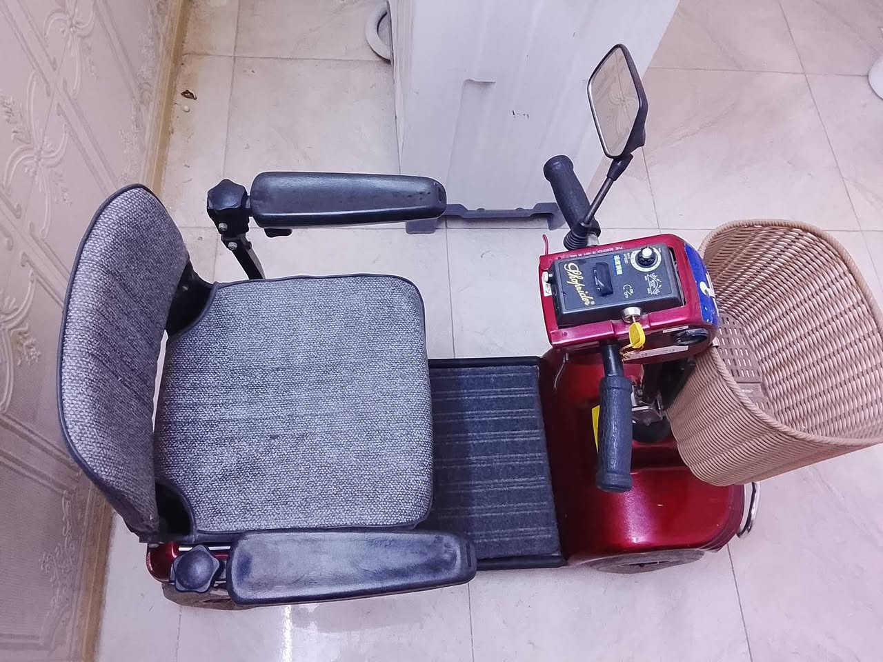 سكوتر معوقين للبيع شغال تحتاج شاحن سعر 300 قفل مكاني بغداد الكرخ الحريه 
***********
