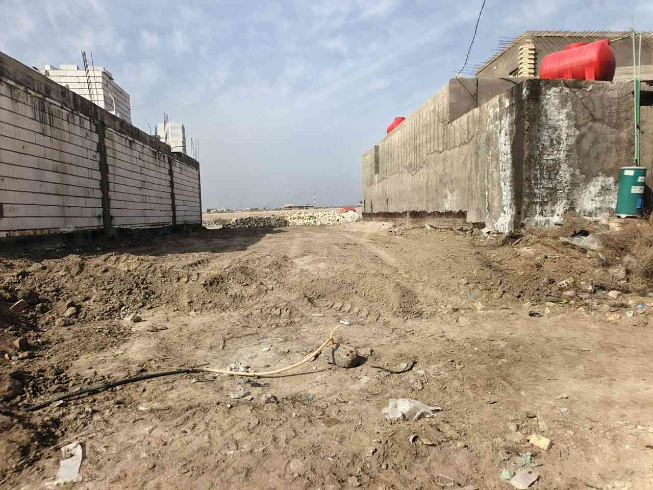 يالله توكلنا على الله وهو خير الرازقين
اسمع المقطع للاخير وراح تعرف كلشي موضح ب الفيديو
للاستفسار أكثر الاتصال على الارقام التاليه
***********

***********

***********  هذا فقط وات ساب وبخدمتكم

للعلم القطعة تابعه الى طويريج كربلاء 

قطعة بصف كراج الطفوف للزائرين 
تصير فندق تصير سوبر ماركت 
تصير مطعم 
وتصير دار 
وتكدر تاخذ عليها قرض من المصرف العقاري 

وسعرها زين مو مبالغ بي 
مساحة (٢٠٠) متر 
طابو صرف 
وبخدمتكم
