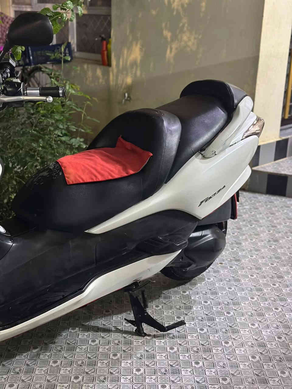 السلام عليكم فورزا صفر ٩ كرستال MF
دراجة كامله من اي نقص 7كير ٤ تحويلات 

السعر ٩٥٠ قفل 
العنوان ديالى
***********
