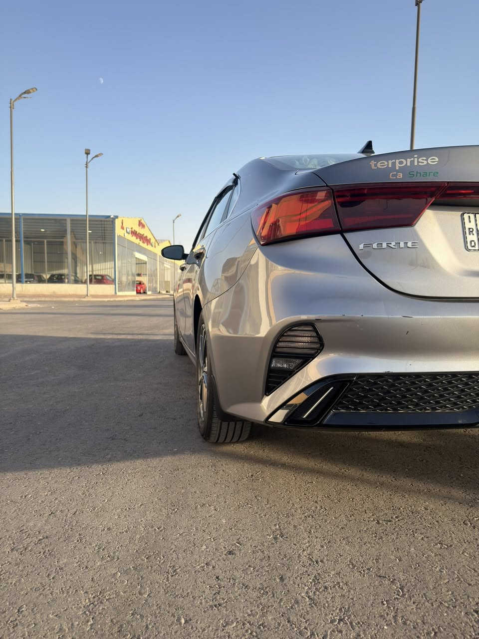 سلام عليكم 
من رخصةالادمن
 سيارة كيا فورتي موديل 23
 سيارة ماشيه 37الف كيلو 
موصفات السياره 
(ردار 360درجه امامي خلفي جانبي  
اتو بريك امامي خلفي 
تدفئه كشنات
 تدفئه استيرين
شاحن واير ليس 
اشاير بل مري 
تحديد مسار
قياده ذاتيه 
3وضعيات قياده
تبريد قطعتين 
لايت زنون وحاجب لد)
حادث موجود بل منشور 
عده الحادث السياره مكفوله كفاله عامه 
عنوان بغداد حي جميله 
***********
السعر خاص او تتصل وبيك خير وتدلل
