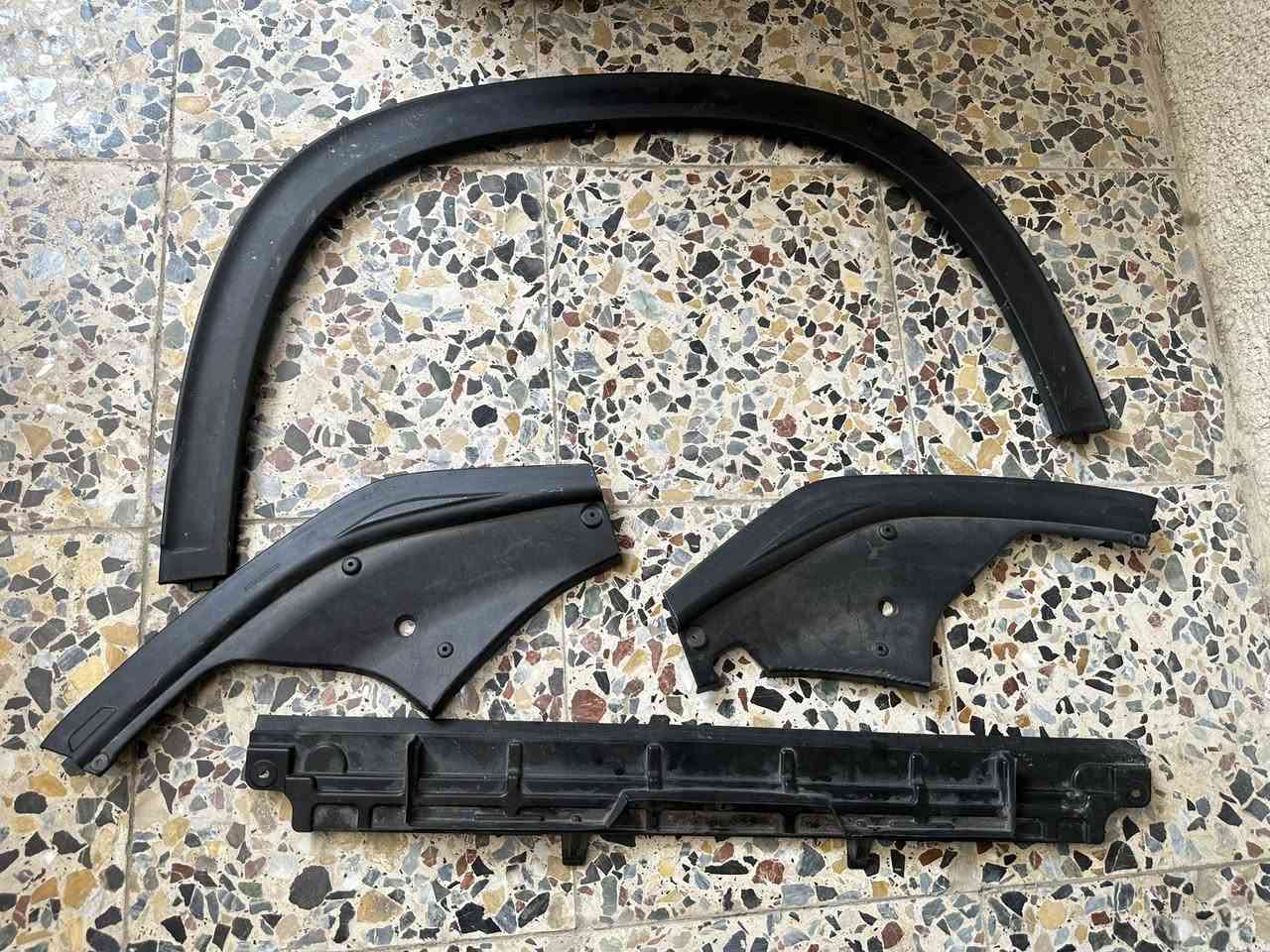 اغراض اترافيرس 25 لايت جهت السايق بي قواعد مكسره 9 بنات حتى الفيشه مالته موجوده والهلال جهت الايمن  للبيع رقم الهاتف ***********
