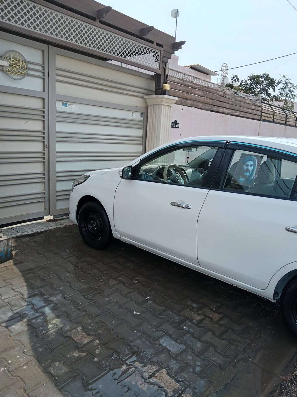 نيسان مصري موديل ٢٥ رقم اربيل ماشيه ١٧ الف كفاله من الضربه والصبغ والحالوب والخطا المصنعي بحالت الشركة وغراضه كامله  بيه شخط يم قبق البانزين موجود بالصور ممتواجد عالنت *********** السعر ١٢٤بيه مجال بسيط
