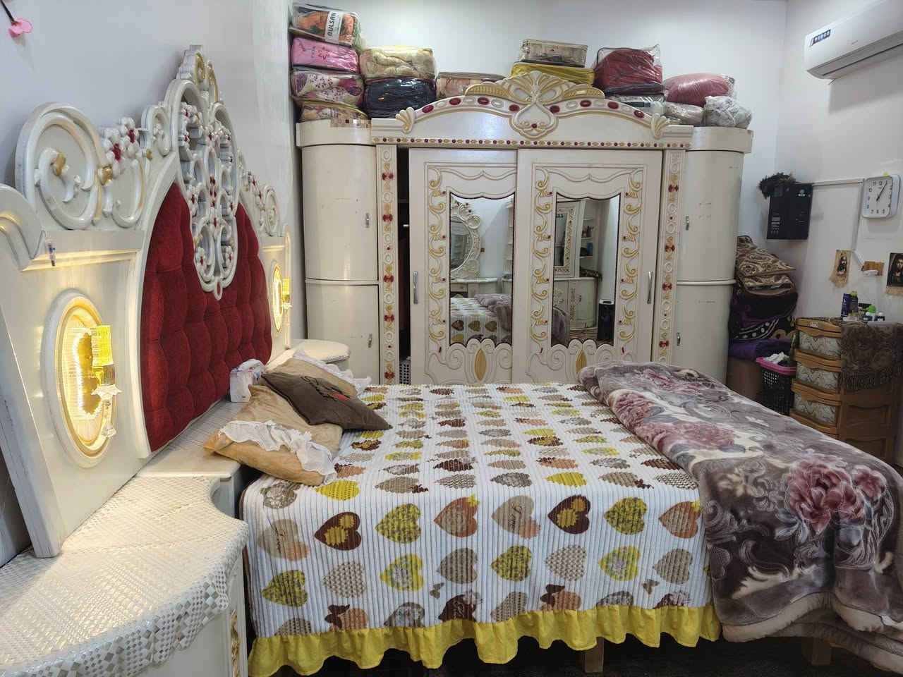 غرفة نوم للبيع
غرفة تفصال نجارة عراقية ثقيل
تجي وتشوف بعينك نضافة 80%
 لا بيها كسر ولا فطر فقط شخوط بسبب النقل
يعني بس تصبغها ترجع بلاد 
للاسفسار راسلني واتساب ***********
#مكاني ذي قار قضاء قلعة سكر
