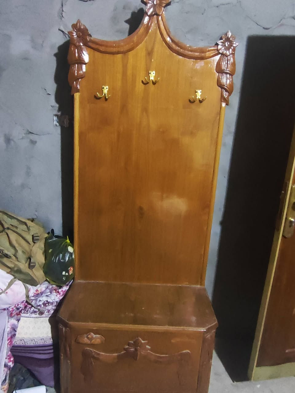 السلام عليكم عندي هاي الغرفة للبيع مع الدوشك السعر المطلوب مليون ومائتان وخمسون ألف دينار 1250000 الاتصال على الرقم ***********
