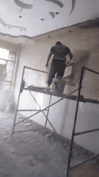 السلام عليكم 
أبو مسلم خلفة بياض (جص وبورك ) 
لبخ (اسمنت ) 
شغل مساطر درجة اولى 
سكلة موجودة 
اشتغل في بغداد فقط 
للأستفسار الاتصال( ***********) أبو مسلم 
شغل قطعي وع المتر
