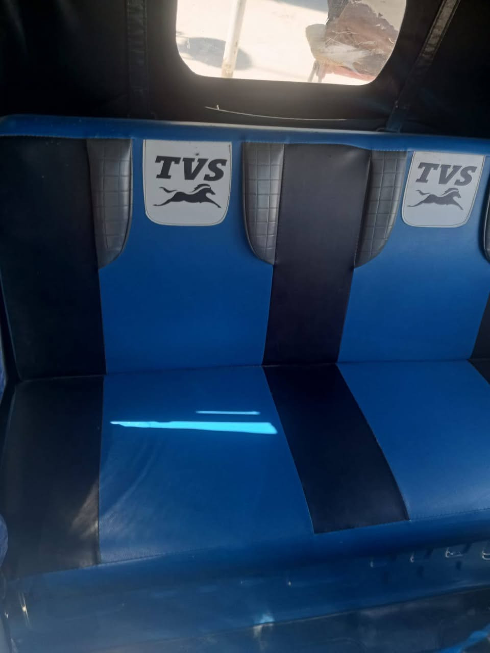 سلام عليكم تي في اس للبيع 23 كفاله عامه  كشر ومحرك رقم نكليزي ب 8 وربع وبيها محال شراي يتصل ***********
