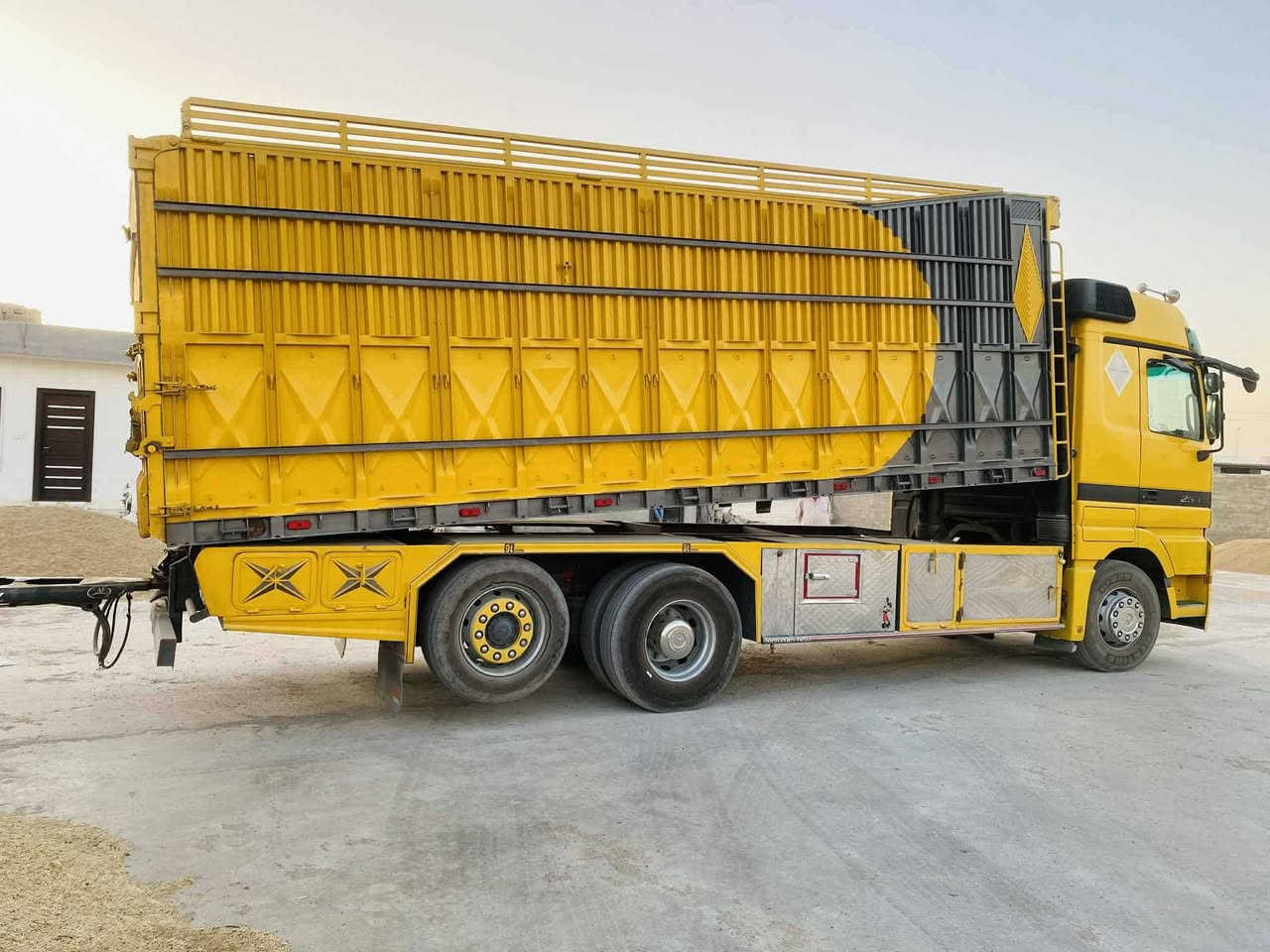 قاطره ومقطوره قلاب موديل ٢٠٠٣ حجم ٤٢ رتايدر رقم كركوك شرط التحويل بدي جديد صفر تخم تاير *********** مكلف بالنشر هذا رقم صاحب السياره
