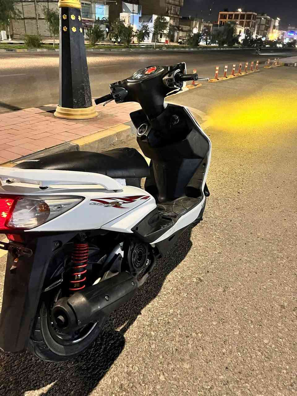 سلا عليكم دراجه سكنس فحل للبيع مكفوله كفاله عامه من شاصي  ومكينه  كله بلاد ما ملعوب بيه صار اله شهرين من طالعه من الوكيل مكان نجف حي السلام سعرها 1100 وبيها مجال بسيط 
رقمي: ***********
