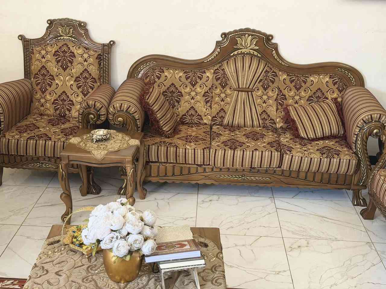 تخم ملكي مع البرده مع طبله وسطيه كبيره وأربعه صغيره


**إذا كنت صاحب هذا الإعلان وتريد حذفه لأي سبب، رجاءا أرسل رسالة إلى الدعم الفني**