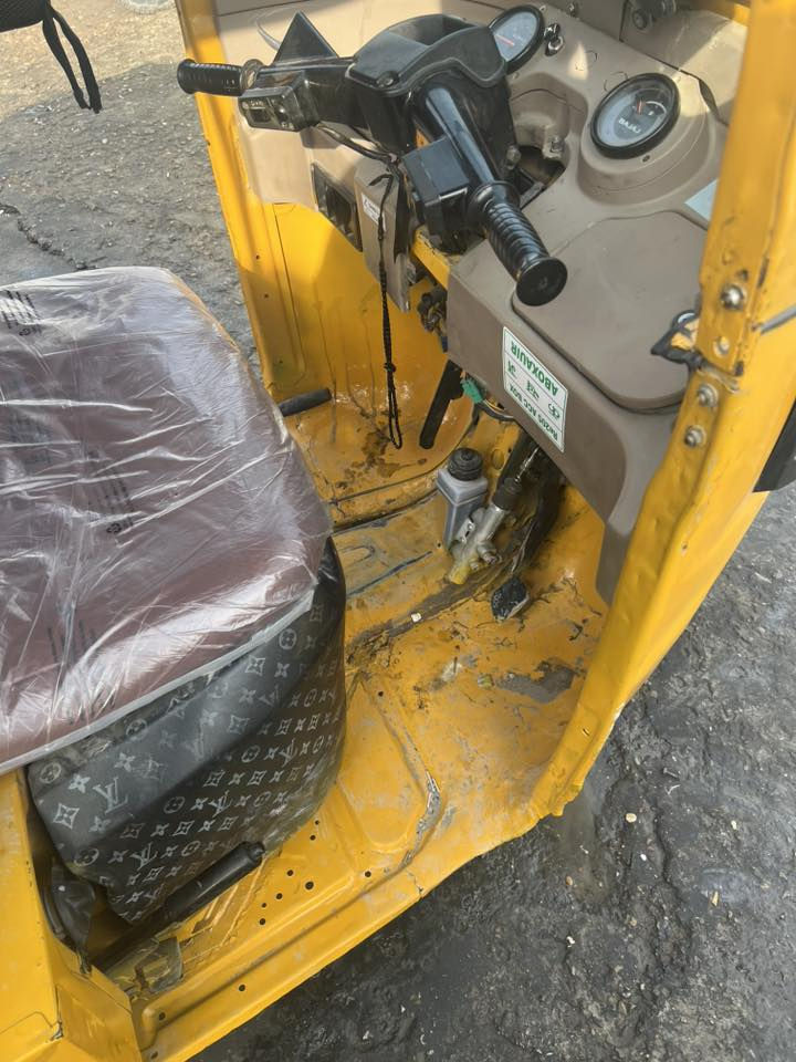 سلام عليكم تكتك موديل 20 مصبوغة جمالية وبيهة ضربة بل غد أصافحك حلوة يرادله تعمير دوسات سعر 6100 اوبيهة مجال كير محرك خير من اللة رقم اوسنوية بغداد بسمي يرادله شغلات بصيطة مكاني بغداد الحسينية ‭0787 421 9399‬
