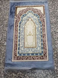 سجادة صلاة • حرير مبطن • سبع البؤر شارع بلقيس