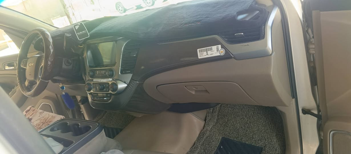 تاهو موديل 15خليجي رقم اربيل انكليزي كفاله من الضربه بيها 5قطع صبغ فقط رايدها 250 شدتين اونص 
مكانها الأنبار رمادي ***********
