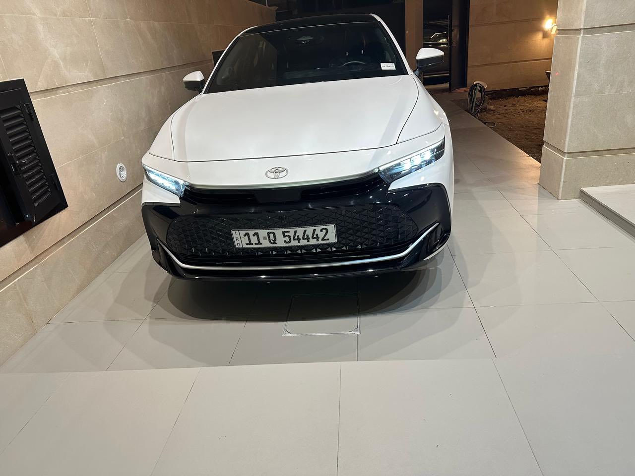 سلام عليكم
تويوتا كراون 2024

السيارة بيهة تبديل باب خلف السائق صبغ جاملغ الخلفي  فقط 

مكان السيارة بغداد

بلاتينيوم فول

شاشة جبيرة 

كامرات 

بصمة 

بانوراما 

گيج الكتروني ديجيتال 

بصمة ابواب 

تشغيل عن بعد 

رادار ٣٦٠ درجة

حساس امامي خلفي 

كشنات هيتر وتبريد

استيرن هيتر 

كشنات كهرباء جهتين 

تبريد قطعتين 

شحن واير ليس 

 انظمات قيادة 

هندربريك بصمة 

امراية شفط 

اوتو هولد 

ماشية 6000ميل 

مكينة ٢.٥ هايبريد وبنزين 

السيارة كلش جديدة و حلوة بلواقع هم 

كير و مكينة كله مكفول بدون اي عطل 

السعر340$
***********
