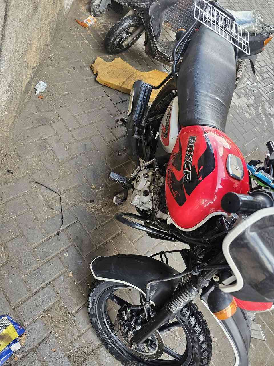 يالله السلام عليكم
بوكسر جبلي موديل 2023 كلش نضيفه

 (مرقمه بغداد لوحتين انكليزي) تحويل ثاني يوم مكفوله كفاله عامه مابيها برغي نقص ربع متذب عليها وبلعافيه ع ياخذها السعر مليونين و450 وبيها مجال بسيط

مكاني بغداد مدينة الصدر  

متواجد خاص او اتصال ***********
