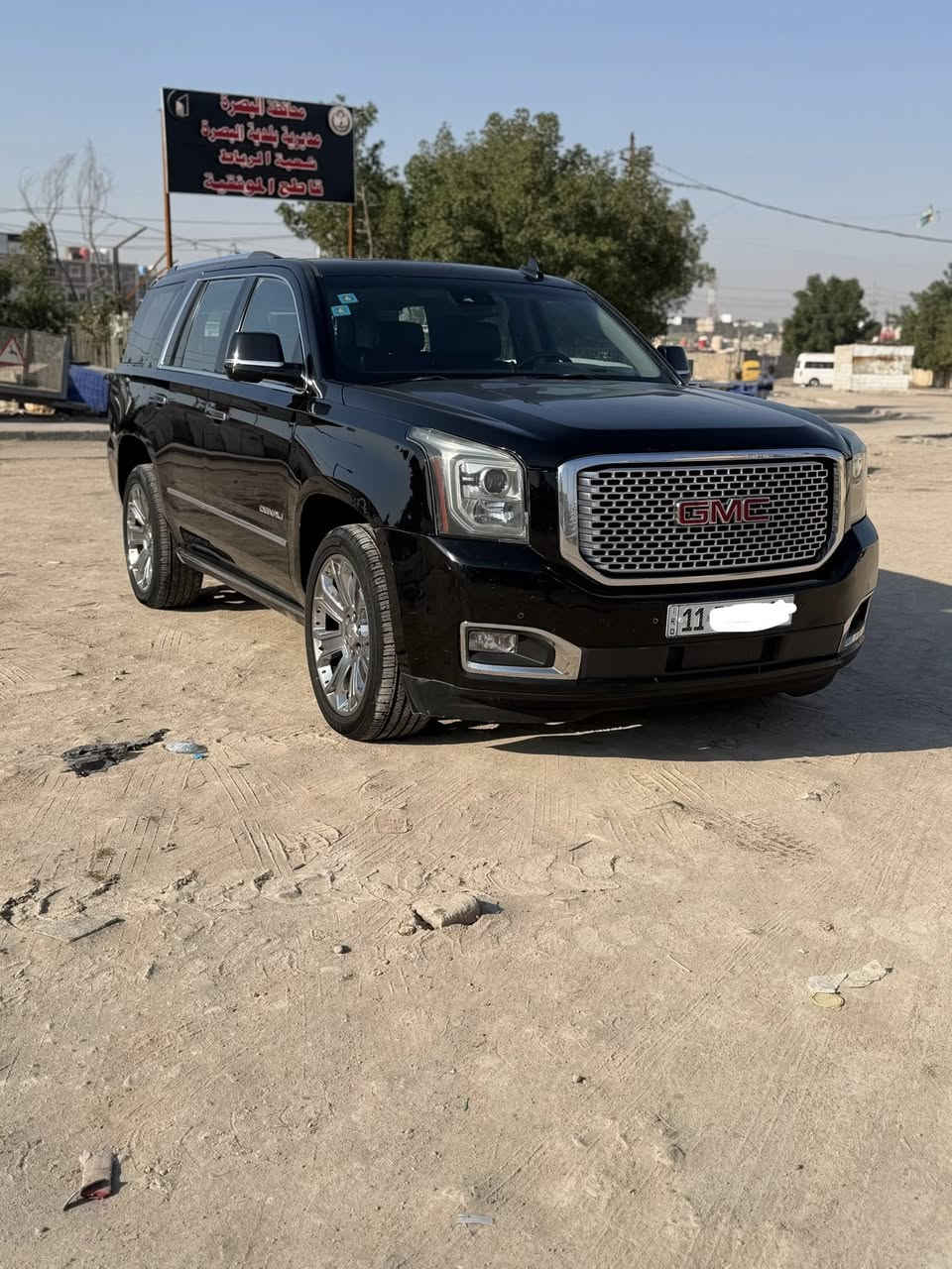 سلام عليكم للبيع يوكن بتراموديل٢٠١٧دينالي فول مواصفات رقم بغداد باسمي هزه وسنويه جديده السياره جاهزه من كلشي عليها ادامه كامله من مكينه وكيرصور الحادث مرفوقه ويه الصورباردجاملغ خلفي بدون صبغ والباب الخلفي تبديل اصلي نفس اللون وبيها قطعه كليرمكان السياره بصره السعر٣١٠وبيها تقديروتوجيب للشراي ***********
***********
