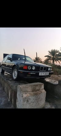 سياره بي ام للبيع السياره مقفوله من كل شيء جير ومحرك وحداديه السياره ج...