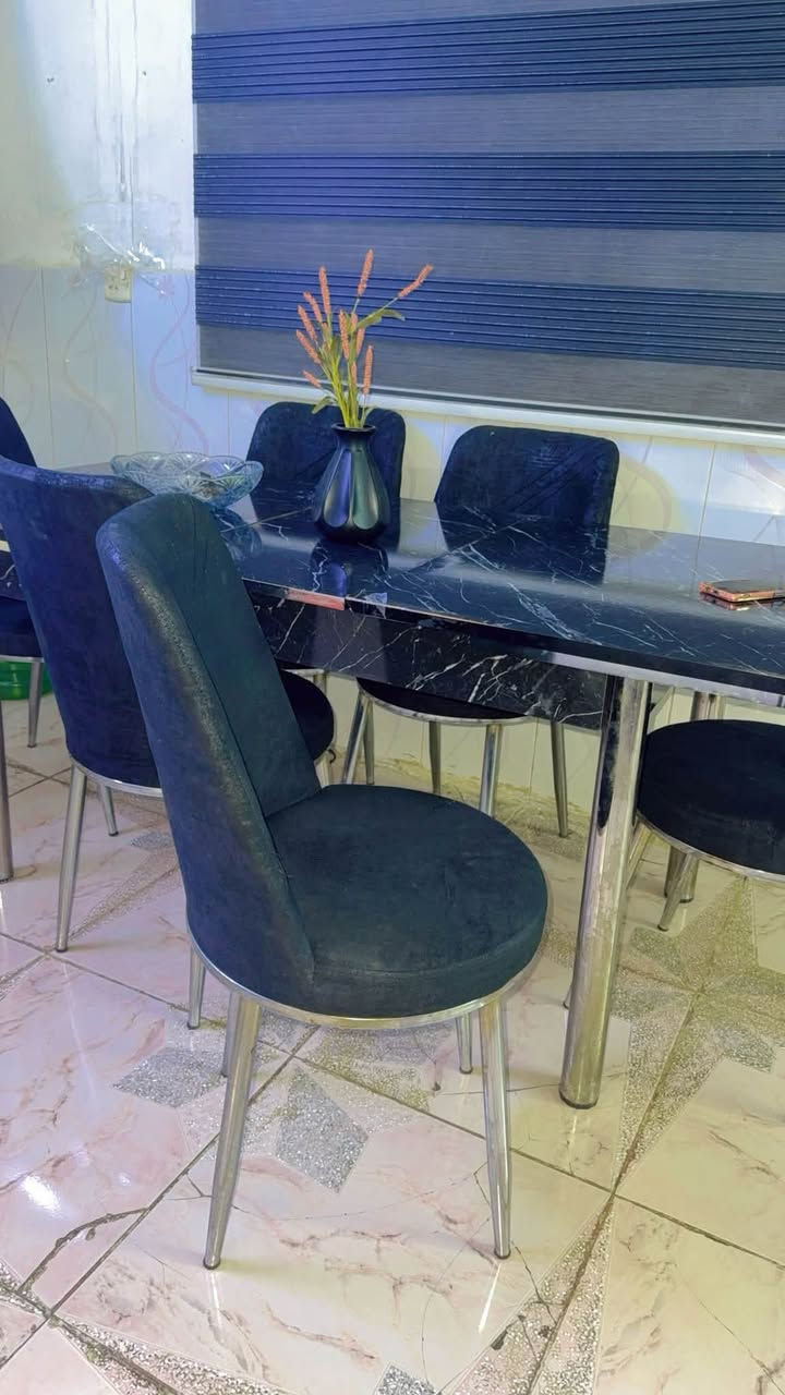 كاونترات ٢٥٠الف ثقيل تركي درجه أولى ٢٥٠بي مجال 
ميز طعام ٦كراسي  يتكبر يتصغر ١٠٠الف
