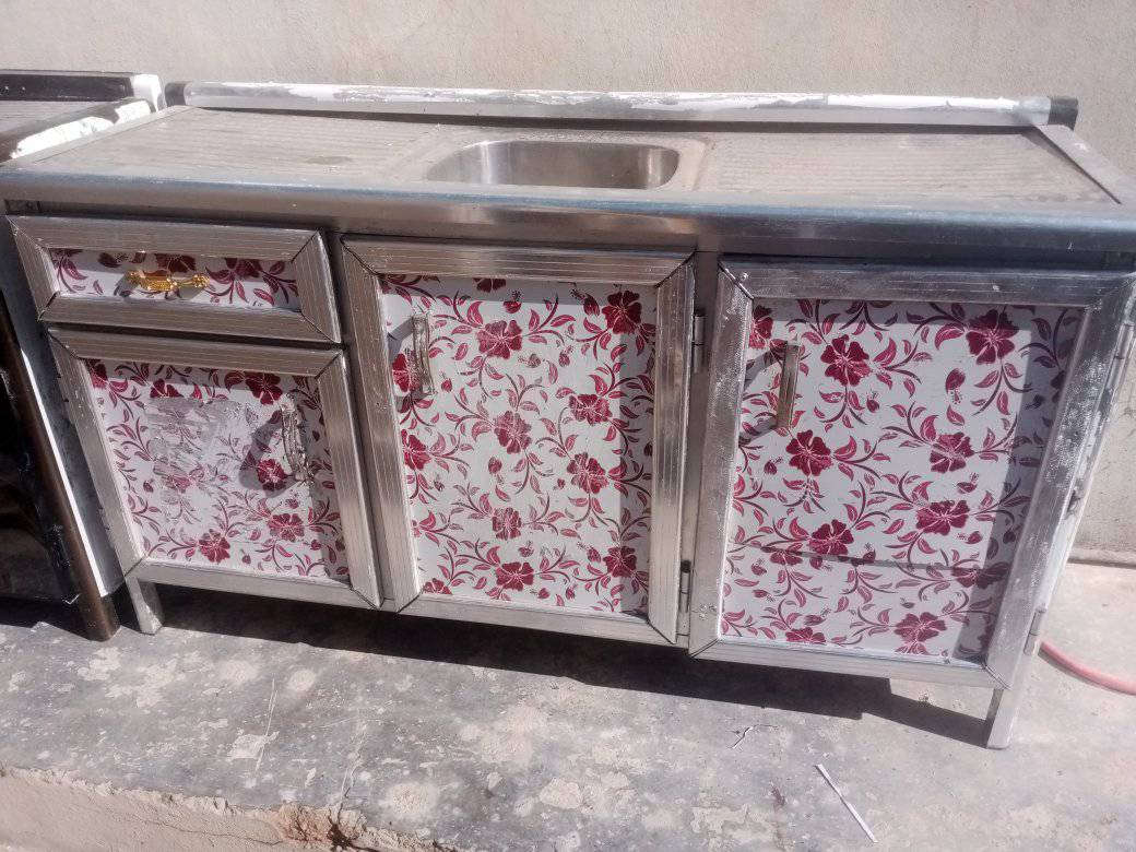 للبيع///مغسلة مطبخ عدد 3 قياس 160سم مقطع سعودي سعر الواحد 85الف ولي يريدهن 3 احسبهن عل 70 الف الواحد العنوان الكرابله الاتصال *********** يوجد وتساب.
