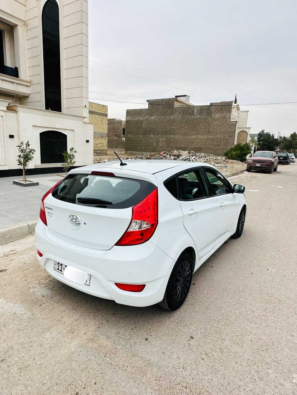 للبيع هونداي أكسنت 2015
رقم بغداد الدولي الجديد 
هزه جديده سنويه جديده بأسمي 
محرك 1600
كير AT 
تخم تاير نظيف 
باتري جديد 
شاشه كبيره اندرويد مع كامره خلفيه  
داخل رصاصي نظييف جداً 
العداد 100
سياره نظيفه وجاهزه 
ليبل واحد السياره 
صبغ قطعتين ونص  فقط من امريكا
السعر 95 ورقه 
***********
