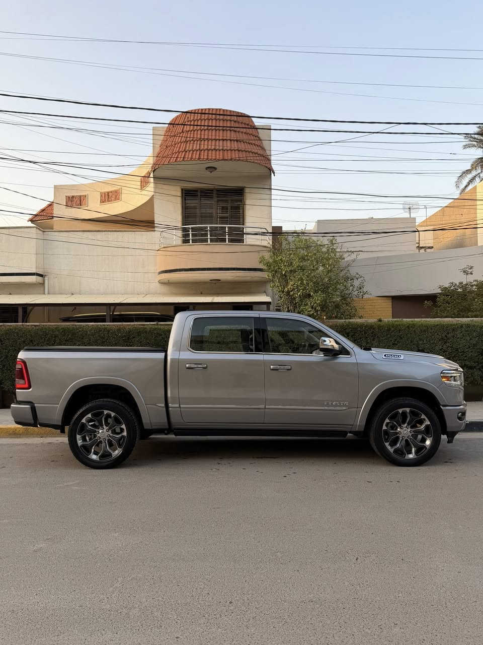 🌹🌹. السلام عليكم للبيع دوج رام 2022 لمتدد اعلى فئه موجوده خليجي  وكالة هارلم رقم اربيل بأسمي مكفولة كفاله عامه فول مواصفات 

دوج رام 1500 لمتد 
الموديل 2022 . (خليجي) . 
العداد :  35 الف 
المحرك : V8 5.7L .
بصمات 
المواصفات :
* دفع رباعي 4x4. فور ويل
* رادار تفاعلي مع مانع تصادم. 
* نقطة عمياء. 
* تحذير الخروج عن المسار.
* 5 كاميرات (360) درجة. 
* لوحة القیادة دیجیتال.
* استطفاف ذكي (اوتوپارك).
* دوسات جانبية كهربائية.
* المصابيح الأمامية زنون.
* كشافات الضباب زنون. 
* المصابيح الأمامية والمصابيح الخلفية LED. 
* دخول ذكي (بصمة). 
* تشغيل عن بعد.
* مقاعد من الجلد الفاخر. 
* المقاعد كهربائية مع ميموري.
* المقاعد الأمامية تبريد وتدفئة. 
* المقاعد الخلفية تبريد وتدفئة. 
*الستيرن تدفئه 
* شاشة كبيرة 12 أنچ.
* نظام ملاحة نفكيشن GPS.
* حساسات امامية وخلفية.
* سقف بانوراما.
* مانع تصادم خلفي. 
* مكيف خلفي.
*محدد سرعة.
* ويل كروم قياس 22 انج.
* مرايا كهربائية جانبية من الكروم قابلة للطي كهربائيا.
* شاحن موبايل لاسلكي (واير ليس).
* الشباك الخلفي كهربائي. 
* المرايا الجانبية تدفئة. 
* باب الصندوق كهربائي.
* غطاء من الجلد للصندوق الخلفي .
*رام بوكس (صناديق تخزين جانبيه)
* امكانية تعديل ارتفاع دواسات البنزين والبريك.
* هاند بريك كهربائي.
* جوبلسات جگات تصعد وتنزل 
* حساسات امامية. 
* حساسات خلفية. 
* مرايا مع خاصية التعتيم الذاتي. 
* مساحات تخزين إضافية 
للاتصال         ( *********** )

مكان السياره بغداد الاعظميه
