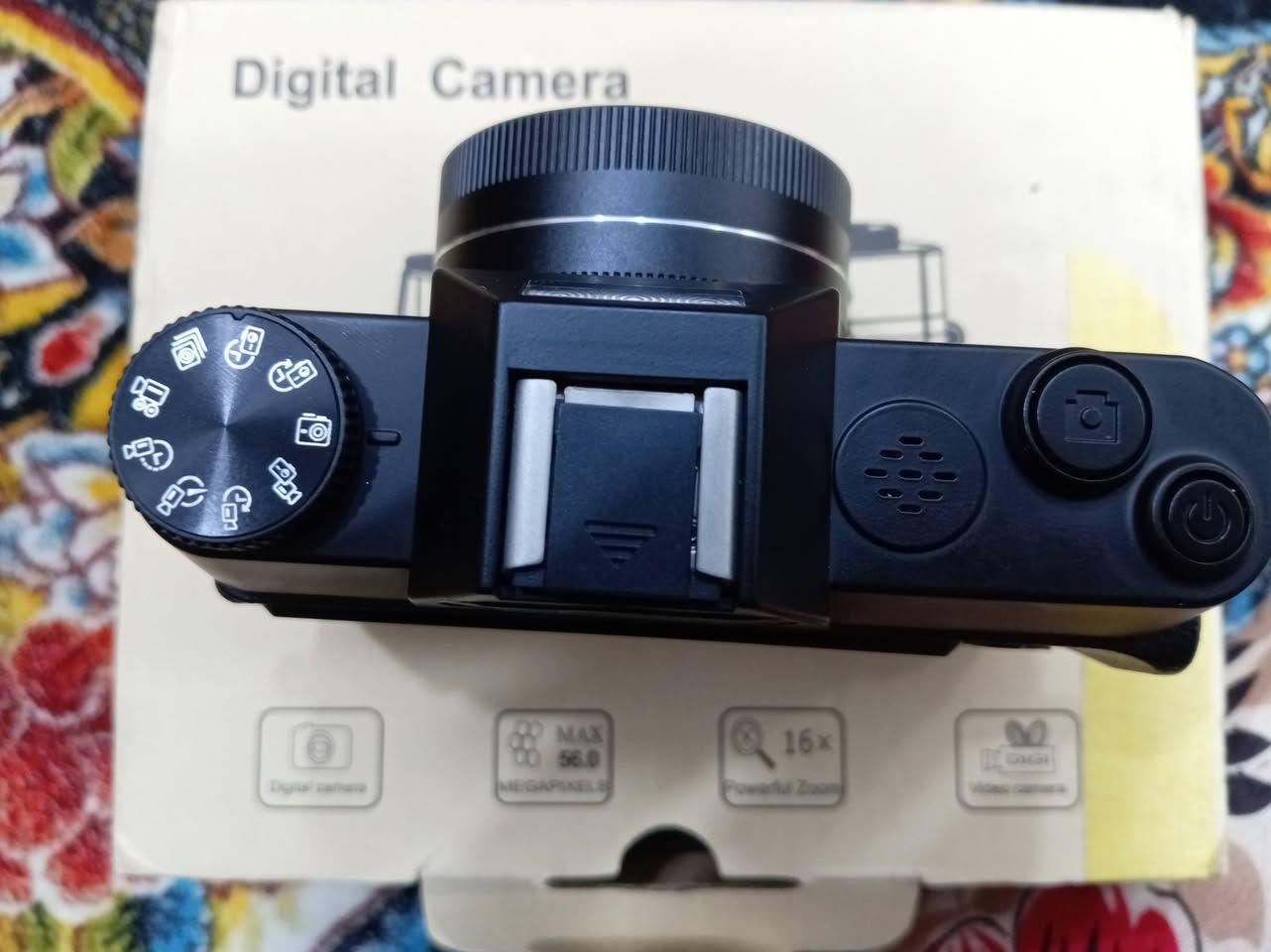 كامره (Digital Camera) 
النضافيه :جديده مستخدمه بس.
الموقع :الزعفرانيه
السعر : 75
تتميز الكاميرا الرقمية 4K بقدرتها على تسجيل فيديو فائق الدقة (UHD)، عادةً بدقة 3840 × 2160 بكسل، مما يوفر تفاصيلاً أكثر بأربعة أضعاف من دقة الوضوح العالي الكامل (Full HD).
ميزات مثل مقابس الميكروفون وسماعات الرأس، ومنفذ HDMI نظيف، ومنفذ USB-C، وإمكانية
الدقة (Resolution): القدرة على تسجيل الفيديو بدقة 3840 × 2160 بكسل (UHD) أو 4096 × 2160 بكسل (DCI 4K)، أي ما يقرب من 8.3 ميجابكسل لكل إطار.
معدل الإطارات (Frame Rate): يحدد عدد الصور التي تلتقطها الكاميرا في الثانية الواحدة (fps). للحصول على فيديو سلس وواضح، خاصة للمشاهد سريعة الحركة، يُفضل معدل إطارات أعلى مثل 4K 60 إطارًا في الثانية (fps).


**إذا كنت صاحب هذا الإعلان وتريد حذفه لأي سبب، رجاءا أرسل رسالة إلى الدعم الفني**