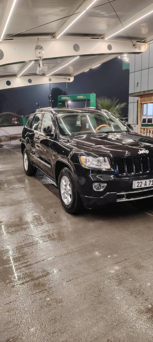 جيب للبيع سياره جاهزه مال جناي السياره فقط القماره مصبوغه جماليه بدون معجون بيها جلح وصابغينها  مكان السياره كركوك حي العسكري ***********
