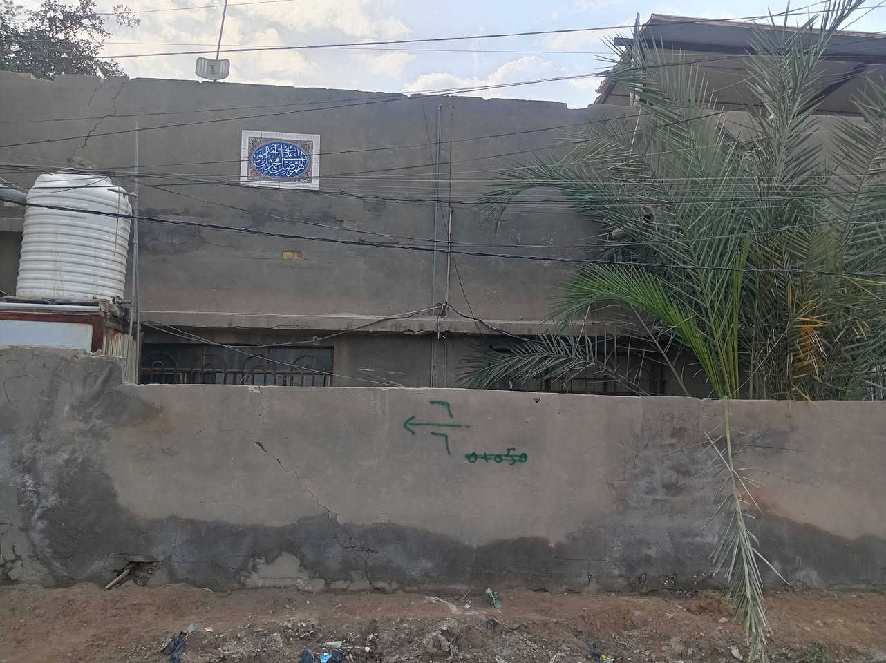 ____السلام عليكم _____
____السلام عليكم _____
🔰دار للبيع طابو صرف 

البيت كونكريت مسلح بناء طابوق جمهوري 

🔰المساحة 240متر

الموقع حي الحسين خلف مدرسه مكه المكرمه

يتكون من ثلاث غرف نوم +صاله +استقبال+مطبخ+يحتوي على حديقه مساحتها 100متر

مقابيله ساحه متنزه تبليط مجاري جديده

قريب عن الشارع حي الحسين العام مسافه 100متر

وأيضآ يبعد عن شارع الجمعيه 200متر
للاتصال على الارقام التاليه ***********

***********
