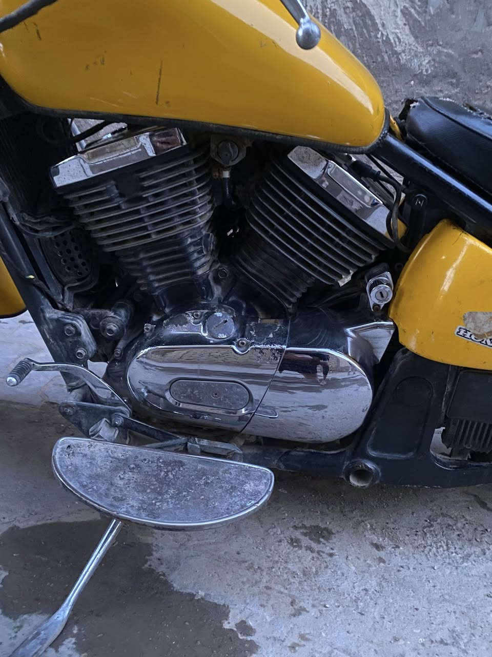 السلام عليكم
كاوزاكي فولكان 400 cc
دراجه نضيفه وكدامك
نواقصها بسيطه
شراي هذا الرقم 
***********
