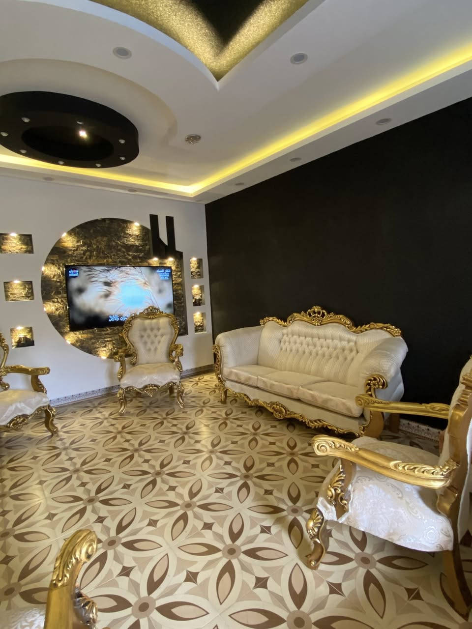 سلام عليكم👋🏻
ملكي 6 قطع اي عيب مابي نظيف  وجديد شراي خابر رقم*********** عنوان كركوك😍❗️
