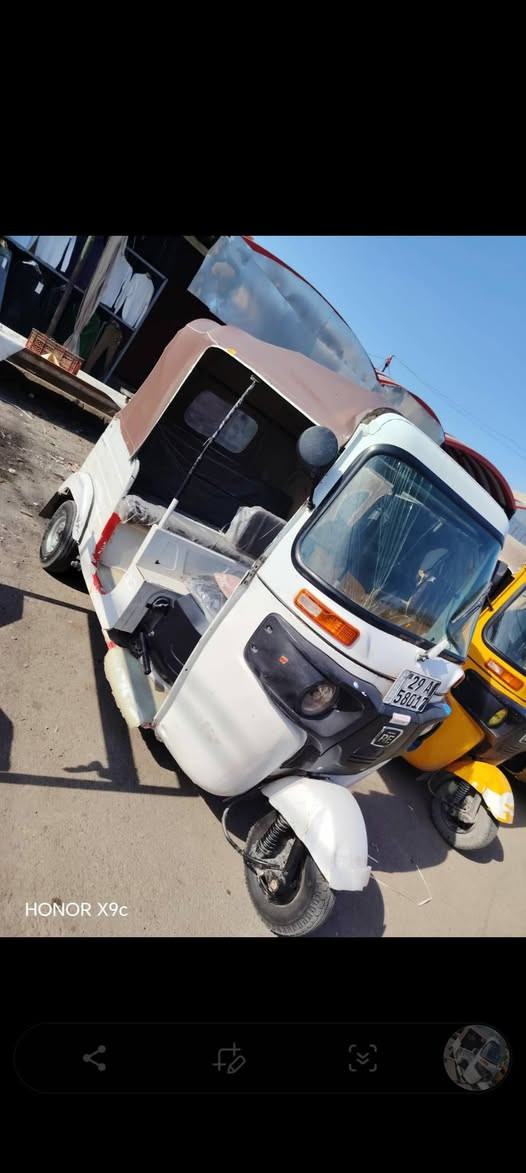 السلام عليكم تكتك لبيع موديل ٢٠ معمره هستوه معمره دواسات رقم نكليزي اتصل ***********
