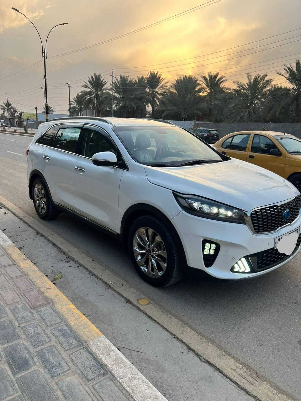 السلام عليكم.
سورنتو خليجي موديل 19مواصفات بصمه وبصمة ابواب 

ومري شفط 

ترحيب عن بعد 

حساسات خلفيه واماميه 

رقم قادسيه انگليزي 

مكينه V6
السياره بيهه اثر حالوب ناعم 
و بارد قليل  بلجاملغ الخلفي بدون صبغ 
مكاني كربلاء 

رقم الهاتف 

***********

السعر 225
